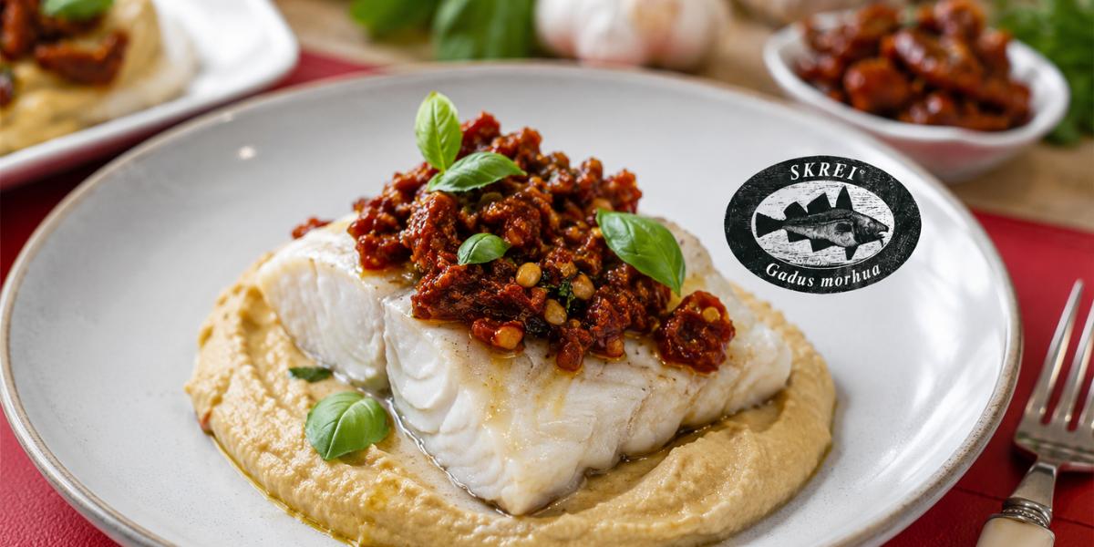 Bacalao Skrei confitado con hummus y tomate seco