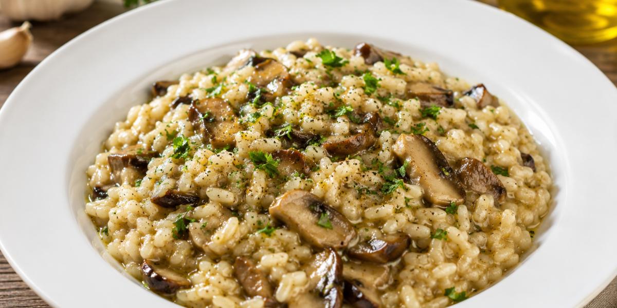 Arroz meloso con setas y perejil fresco