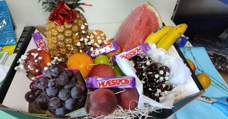 Bandeja de fruta con presentación cuidada